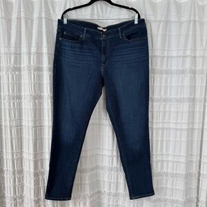 NWOT - Levi’s 711 Skinny Jeans - Size 34